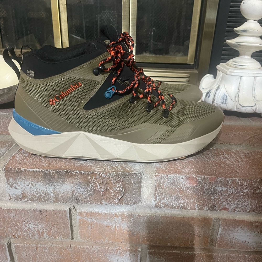 Columbia Green and Orange Athletic Shoes with Modern Design. Only worn once!!!